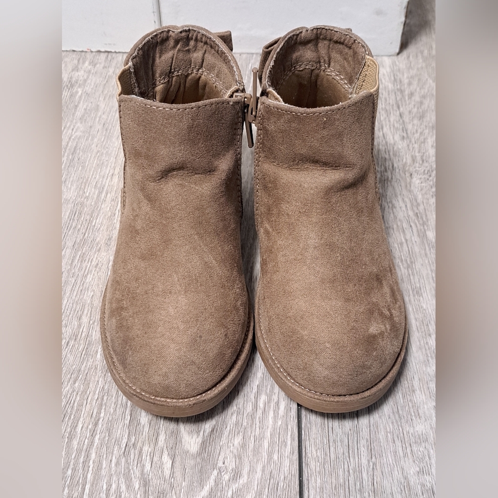 Brand New Kelly & Katie Tan Suede Ankle Boots. Size 10M
